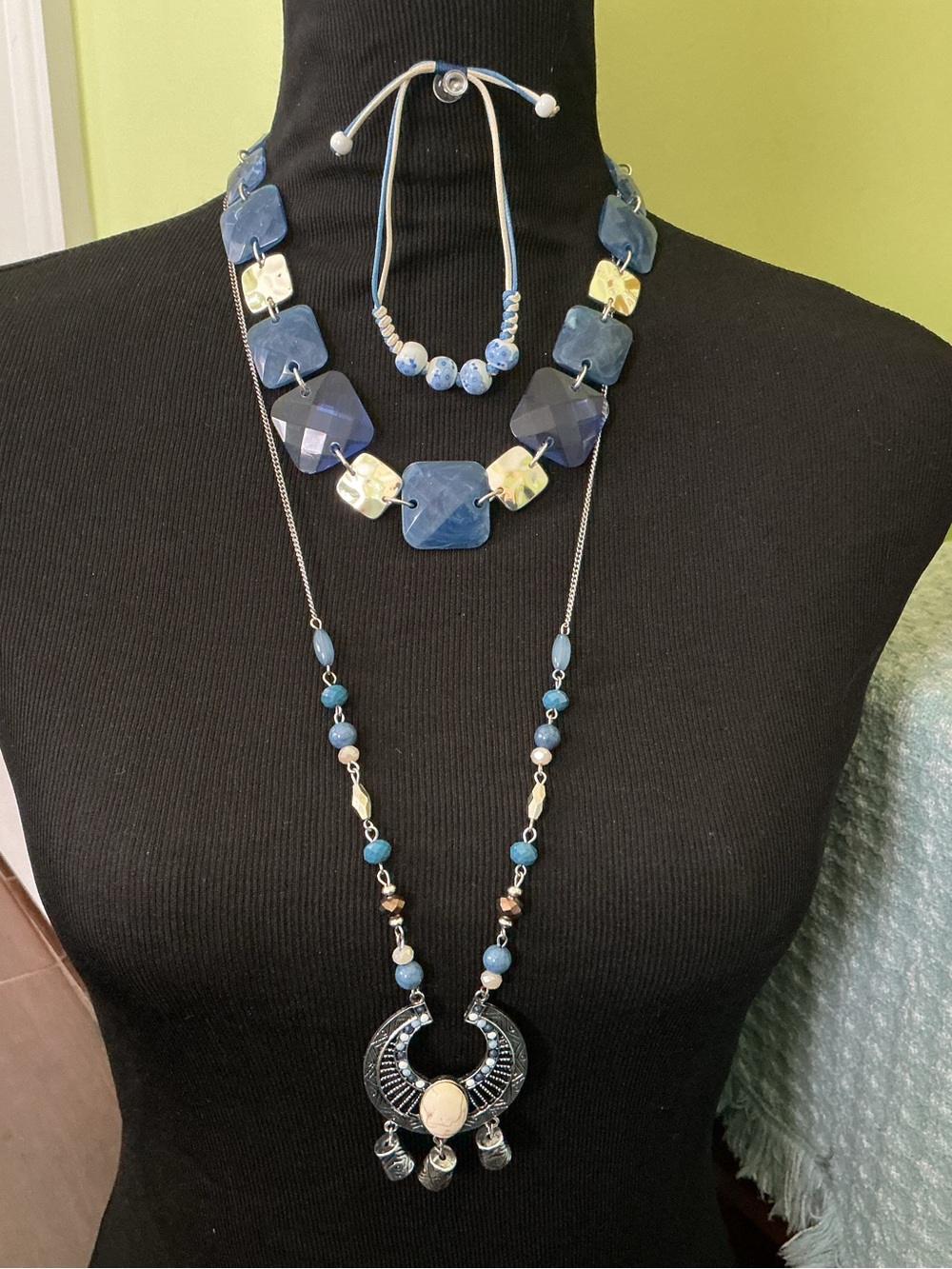 Gloria Vanderbilt Blue/Silver Square Necklace with matching Necklace & Bracelet